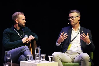 Joachim Nordin från Skellefteå Kraft och Anton Ekeström från NOrthvolt i paneldiskussion under Energy COnFusion